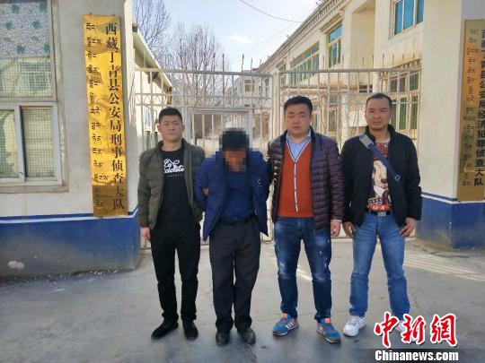 强奸女学生后躲藏17年的冯某某被警方抓获。 黄国伟 摄