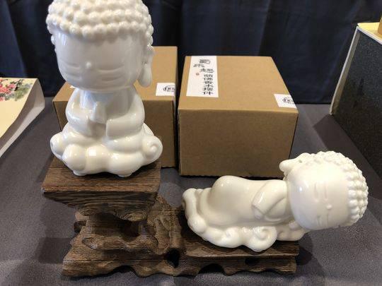 乐山特色旅游商品(鲁倩文 摄)
