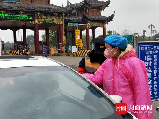 陳雪燕在卡點檢測體溫