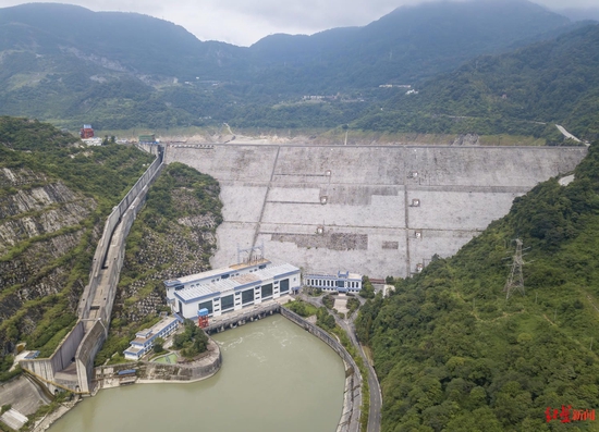 紫坪鋪水利樞紐工程以灌溉和供水為主,兼有發電、防洪、環境保護等綜合效益