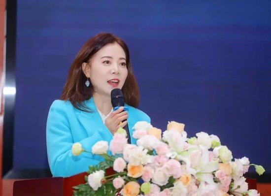 成都市建设路小学校长戚邓致辞