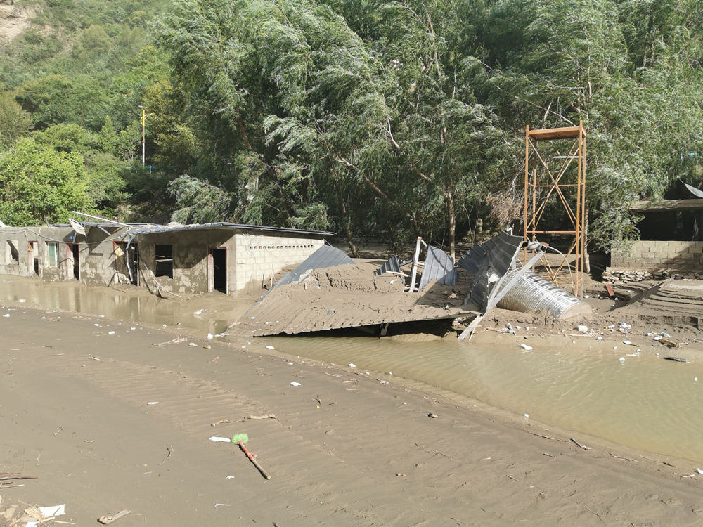 图为经历山洪泥石流灾害后的关州村。