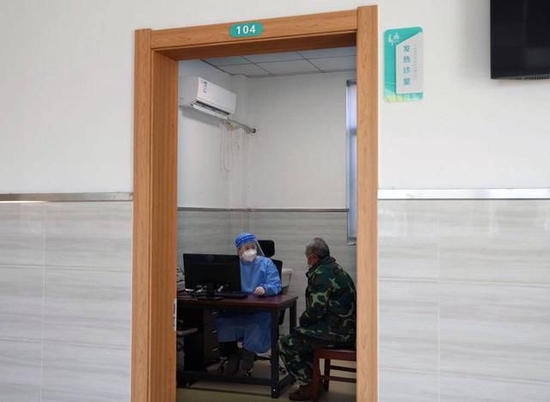12月19日，上海市闵行区一社区卫生服务站拍摄的发热诊室。新华社记者 刘颖 摄