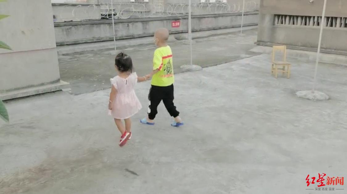 7月,妹妹到成都看小安