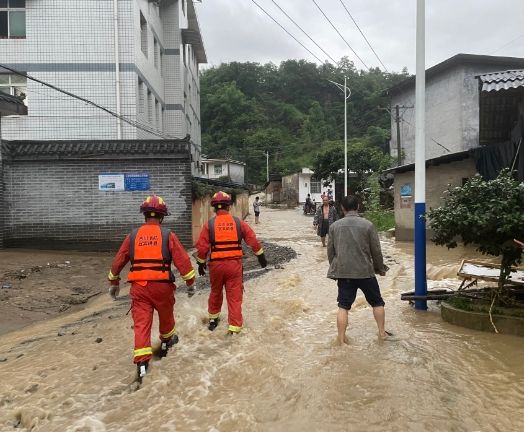 宜宾消防在珙县上罗镇开展救援