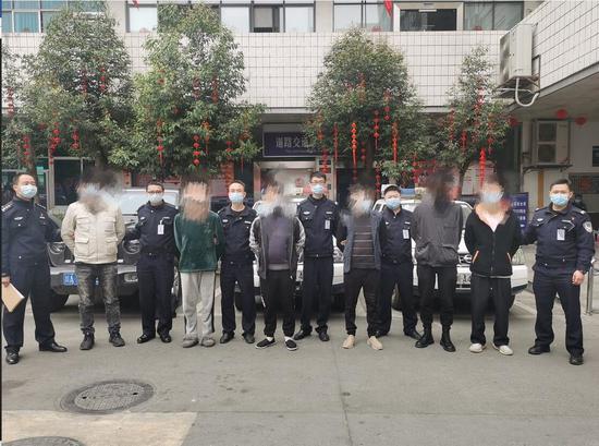 成都市交警五分局 供圖