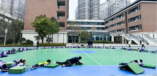 成都师范银都紫藤小学 张浩 体育与国防教育《飞夺泸定桥》
