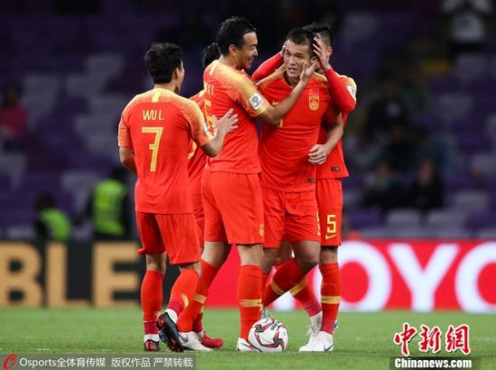 下半时国足面貌焕然一新,打得泰国疲于应付。 图片来源:Osports全体育图片社