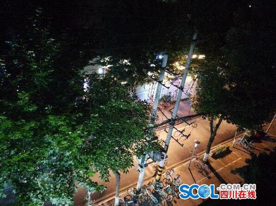 网友投诉:“网红街”噪音扰民 每天带耳塞隔绝喧闹声入睡