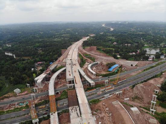 正在建设中的成资渝高速公路资阳段。