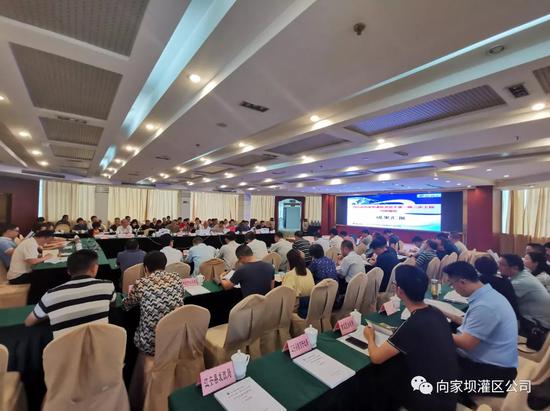 專家組進行現場評審(向家壩灌區公司供圖)