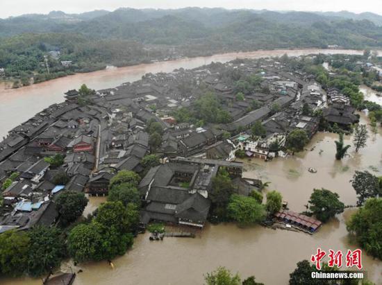 俯瞰黃龍溪古鎮(zhèn)。 張浪 攝