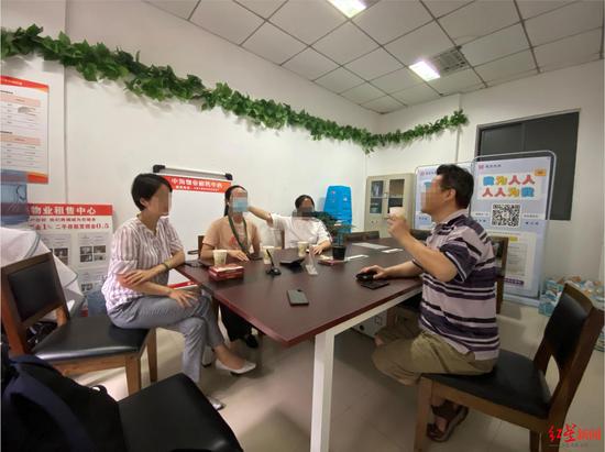 王先生與其他業主協商