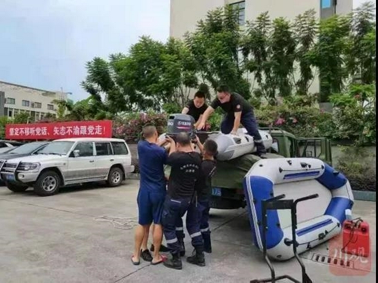 丹棱县退役军人应急救援队奔赴郑州。 眉山市退役军人事务局供图