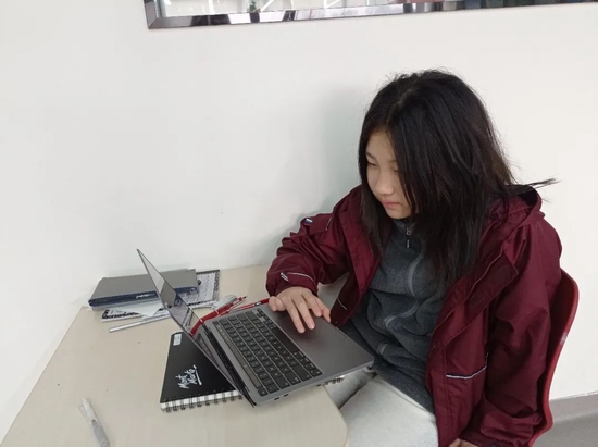 Peggy从艺术、哲学到数学更多不同的尝试