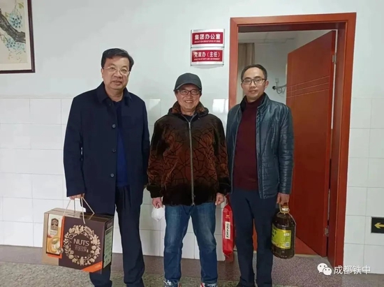 慰问退休校级干部