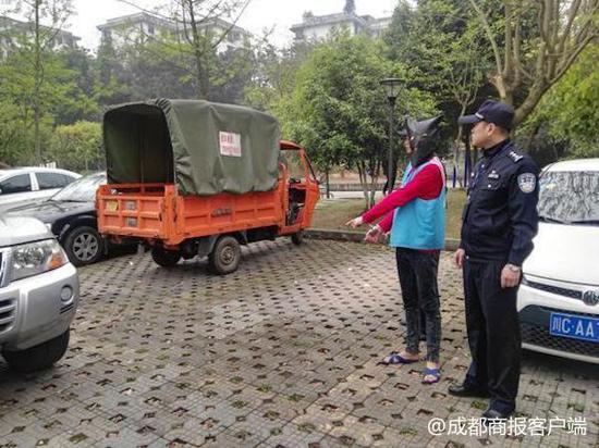 摄像头下仍毫不顾忌