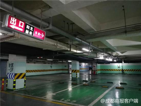 ▲小区空荡荡的地下停车场