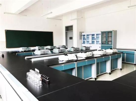 化学实验室↓