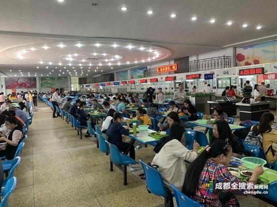 餐碗底部植入芯片 将用于更多学生大型食堂