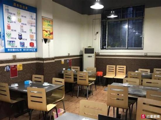 ▲经营了快20年实体店,烧烤老板卢锦民却在迈向网上外卖时心存侥幸