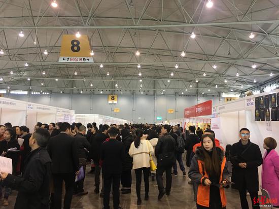 成都人才招聘会_各地招聘会火爆(2)