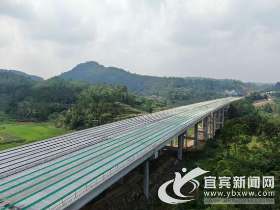成宜高速五通大桥全桥贯通。(成宜高速公司 供图)