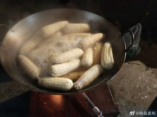珙县“玉米小哥” 自购五吨玉米送震区群众
