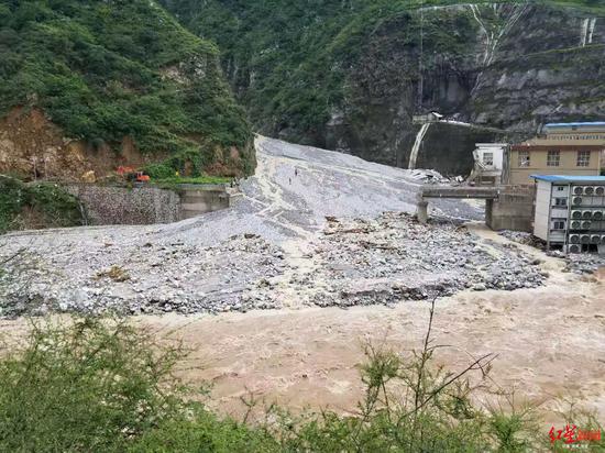 电站遭遇泥石流后的外观