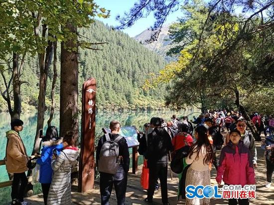 每天最大限量5000人 九寨沟开园首日已售出门票3152张