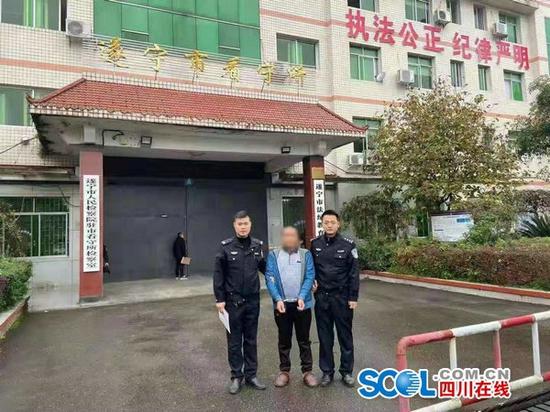 1万外汇一天能赚多少钱开车路上呼呼大睡 遂宁一男子醉驾被判5个月拘役