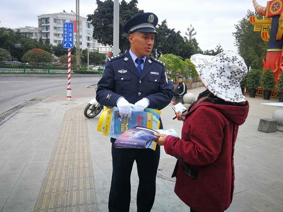 司机必看！夜间无证驾驶酿悲剧 这些交通事故发人深省