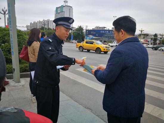 司机必看！夜间无证驾驶酿悲剧 这些交通事故发人深省