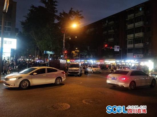 成都网红美食街建设支巷食客深夜频繁扰民? 记者调查