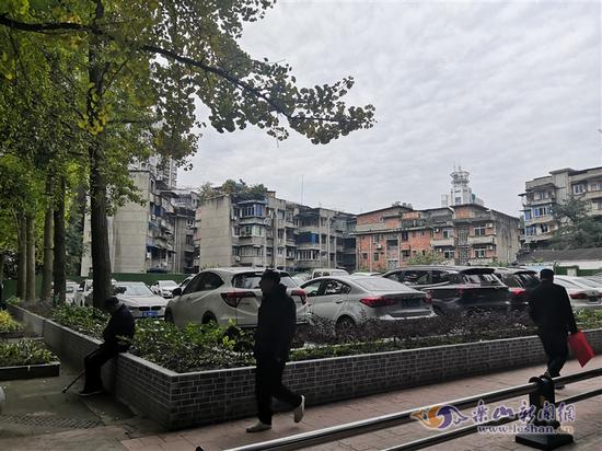 如今的大家乐已经拆除,建成了露天停车场