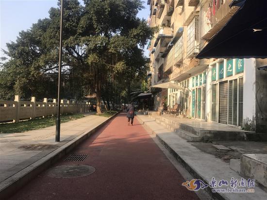 �м�ͨ���ܱ�����С����·��δ����Χ