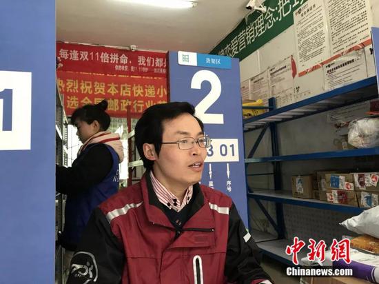 成都快递小哥唐建。岳依桐摄