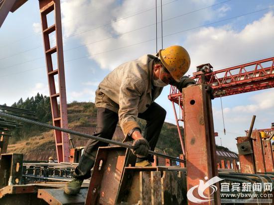 工人有序作業。(宜賓新聞網 趙雪松 攝)