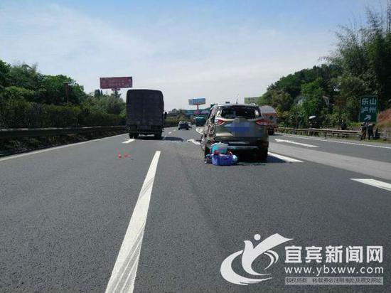 高速公路車禍現(xiàn)場。(華中 供圖)
