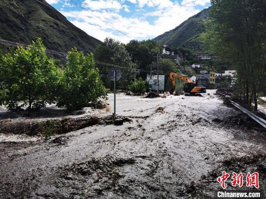 抢险救灾现场。　金川县宣传部