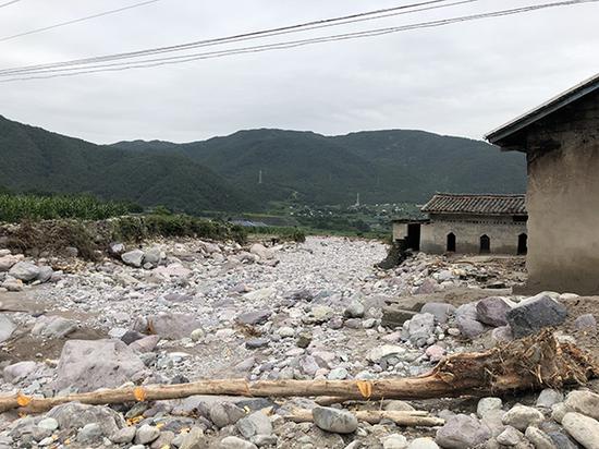 阿西列姑子家被山洪冲毁