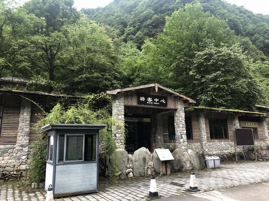 “荒廢”了近兩年的東拉山景區游客中心。 本文圖片均由受訪者供圖