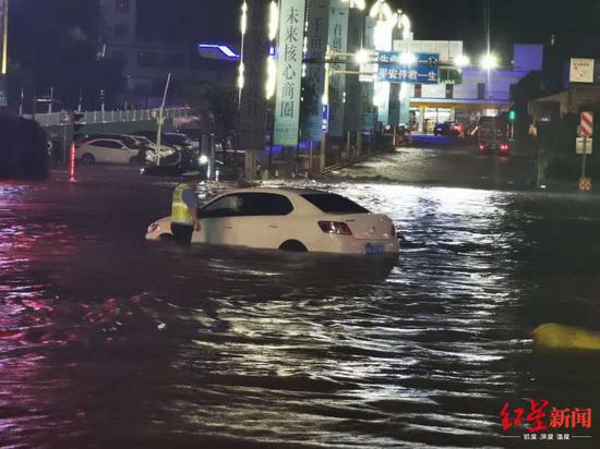 ↑兴文县光明新城道路积水