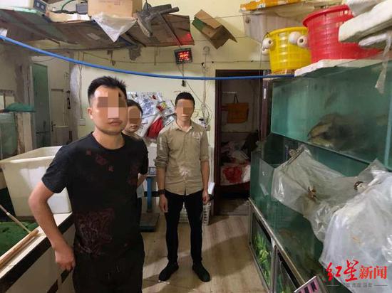 ↑警方在唐氏渔业查获长江野生鱼及嫌疑人。