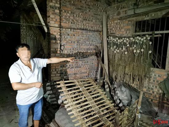 ↑警方查獲捕撈工具。