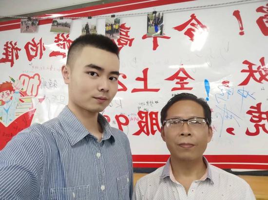 謝瑞杰和班主任尹冰老師