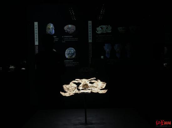 三星堆遺址出土的金面具