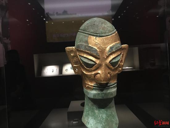 三星堆遺址出土的金面人頭像