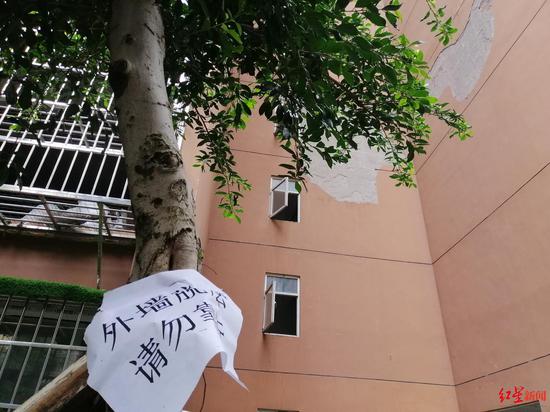 張貼的警示標語
