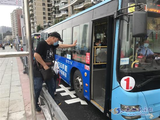 市民上下車困難重重